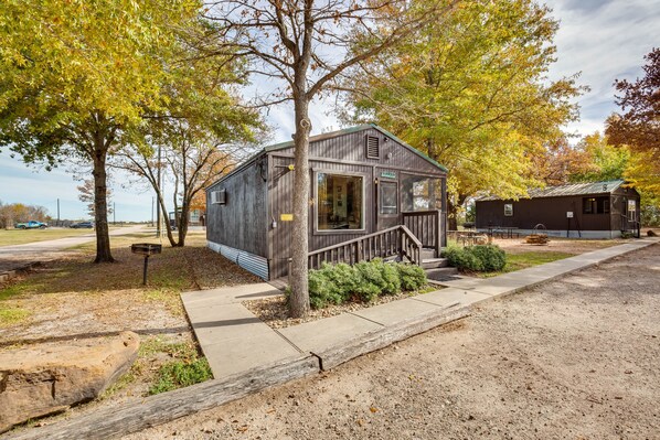 Kerens Vacation Rental | Studio | 1BA | 655 Sq Ft | Step-Free Access w/ Ramp