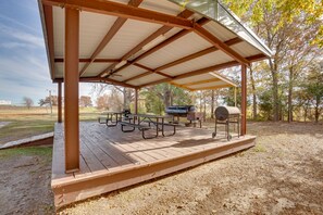 Shared Picnic Area | Smoker | Fish Fryer
