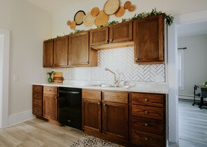 Fully stocked kitchen!