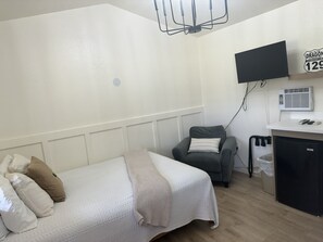 Simple & Elegant, queen bed sleeping accommodations