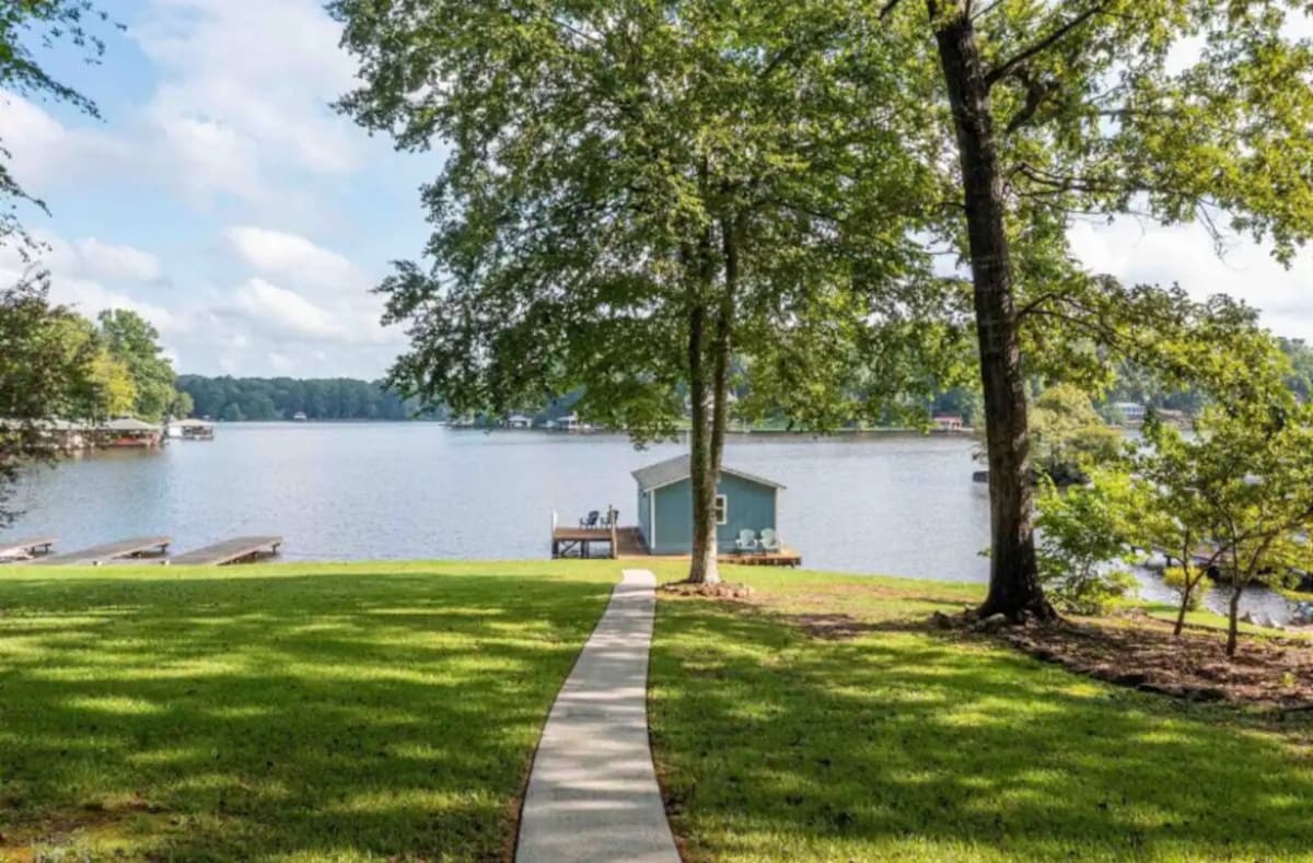 Our Happy Place with a view on Lake Sinclair