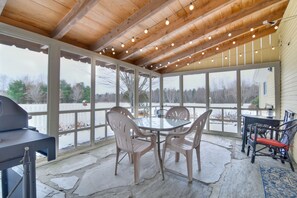 Screened Porch | Self Check-In | On-Site River Access | 10 Mi to Echo Lake