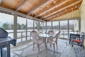 Screened Porch | Self Check-In | On-Site River Access | 10 Mi to Echo Lake