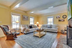 Living Room | 1st Floor | Full Sleeper Sofa | Smart TV | Free WiFi