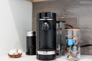 Kaffee und/oder Kaffeemaschine