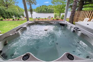 Bañera de hidromasaje al aire libre