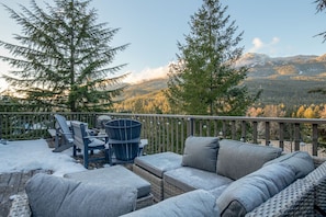 Patio seating with incredible views or Rainbow mountain