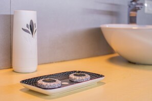 Bathroom amenities