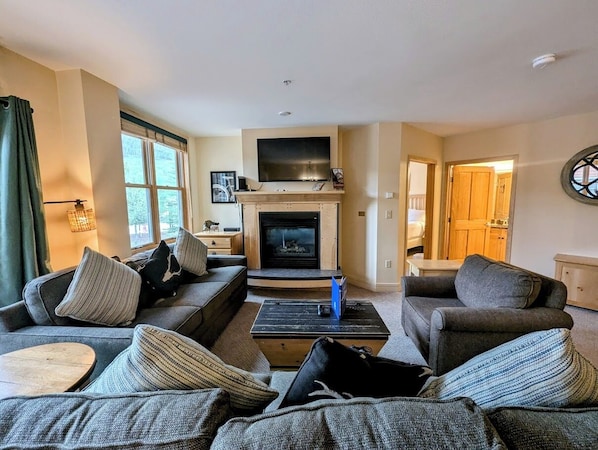 Stylish ski condo in River Run Village