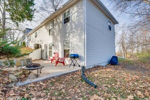 Patio | Fire Pit | Charcoal Grill