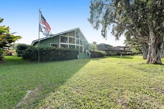 Beautiful house on golf course with amazing lanai, washer/dryer, & patio