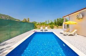 Private pool and terrace