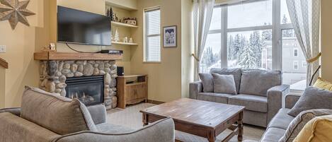 Enjoy your Silver Star Mountain adventures in this Cozy Creekside Townhouse 