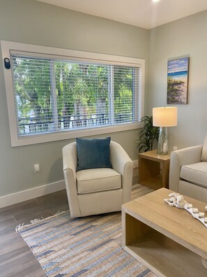 Large front window to let the sun shine in and gaze at nature.