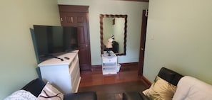 Back bedroom 2 twin futons
