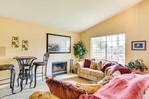 Living Area | Fireplace | Flat-Screen TV