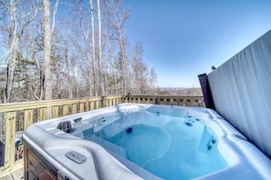 Soak in the stunning views while soaking in the hottub