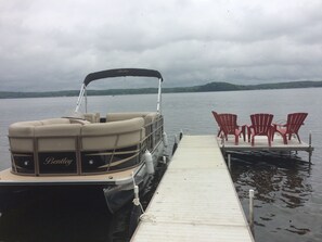 Sitting area at the end of the dock for all to enjoy. Boat not for quest use.