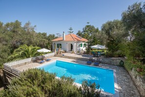 The pool%2C and gardens at Villa Maria