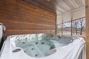 Bain à remous extérieur