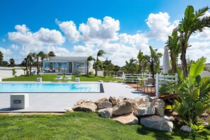 Autumn, Balcony / Terrace / Patio, Building Exterior, Garden, Outdoor, Pool, Spring, Summer