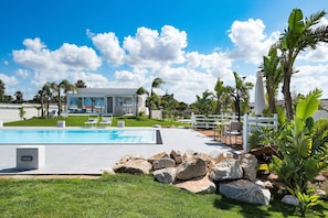 Autumn, Balcony / Terrace / Patio, Building Exterior, Garden, Outdoor, Pool, Spring, Summer