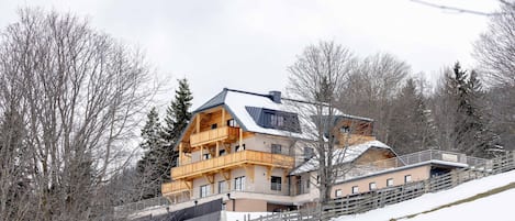 Außenseite Ferienhaus [Winter]