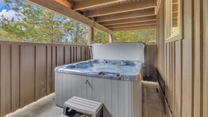 Hot tub - Hot tub