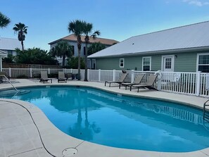 Community pool