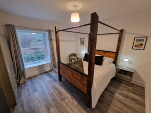 Over Torrs Cottage - Master Four Poster Bedroom
