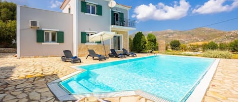 Beautiful villa with private pool and terrace