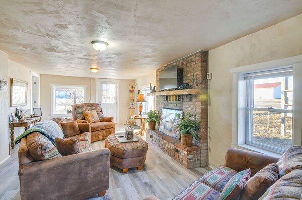 Del Norte Vacation Rental | 3BR | 1BA | 1,117 Sq Ft | 2 Steps for Entry