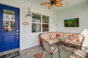 Screened-In Porch | Smart TV