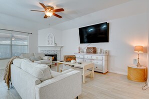 Living Room | Fireplace | Flat-Screen TV | Central Air Conditioning/Heat