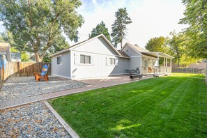 Fully fenced large yard.