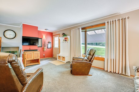 Interlochen Vacation Rental | 3BR | 2.5BA | 5 Exterior Steps Required