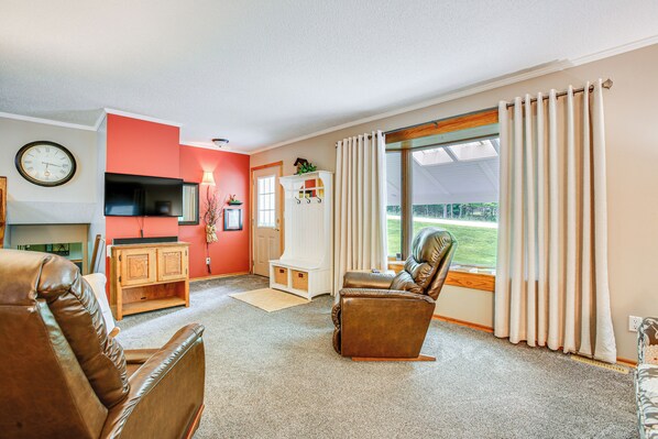 Interlochen Vacation Rental | 3BR | 2.5BA | 5 Exterior Steps Required