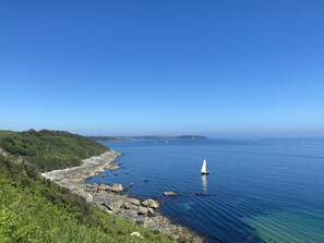 Only 5 minutes walk from the South West Coastal Path