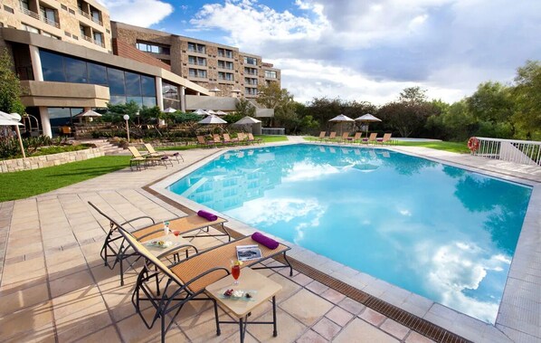 Outdoor Swimming pool