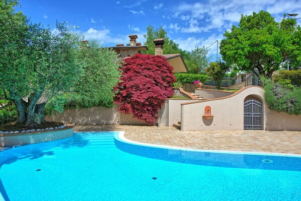 Building Exterior, Pool