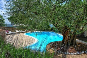 Garden, Pool
