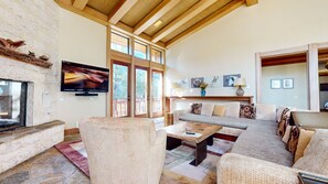 Furniture,Indoors,Living Room,Home Decor,Couch