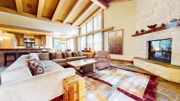 Furniture,Indoors,Living Room,Home Decor,Couch