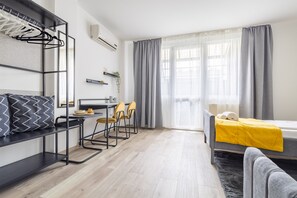 Room 1 (2)