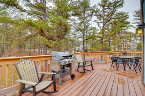 Deck | Gas Grill | Outdoor Seating & Dining