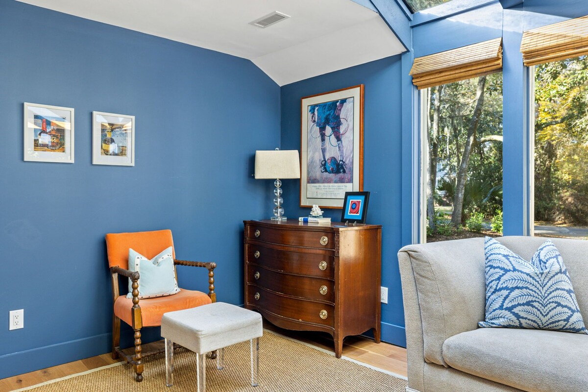 Enjoy Your Seabrook Escape at The Crooked Oak