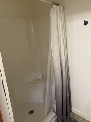 Refresh - Full shower in the private bathroom