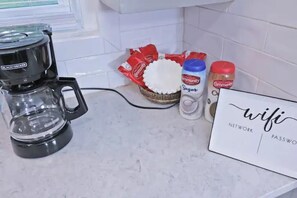 Kaffee und/oder Kaffeemaschine