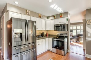 Kitchen | Keurig & Drip Coffee Maker