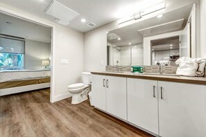 Irvine 1 Bedroom Bathroom